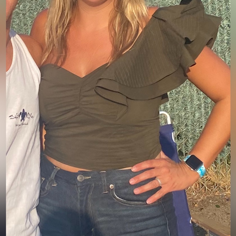 One-Shoulder Ruffle Crop Top - Picture 2 of 3